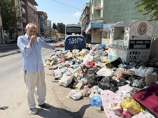 CHP'li İzmir'de çöp krizi! ' Sokaklarımız leş gibi kokuyor'